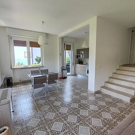 Vista Mare Con Terrazza דירה